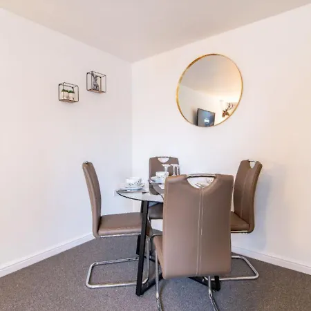 Coventry Russel House Stylish 1 Bedroom Apartment With Free Parking Exterior photo